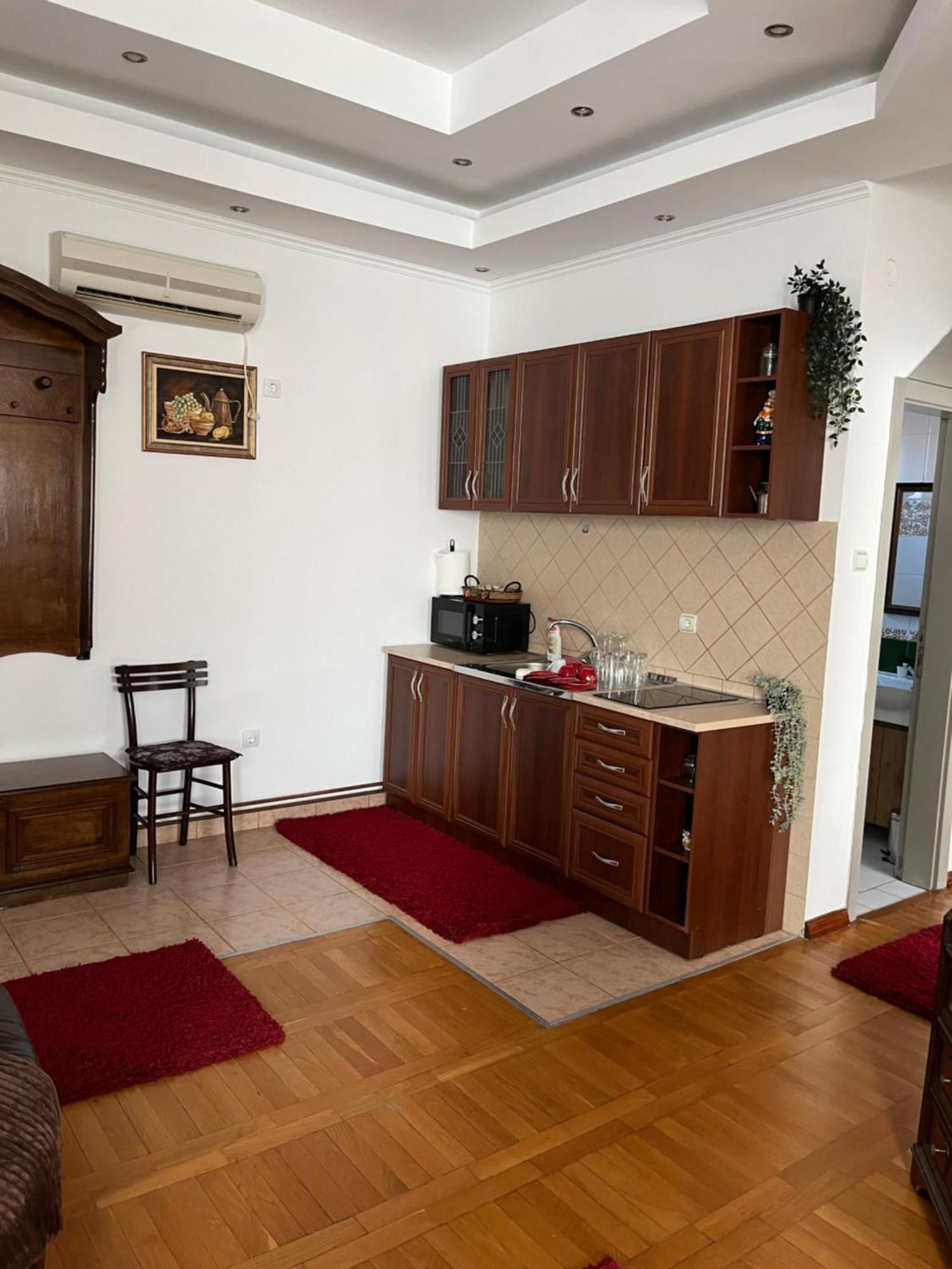 Apartment Airport Sky Lux Ii