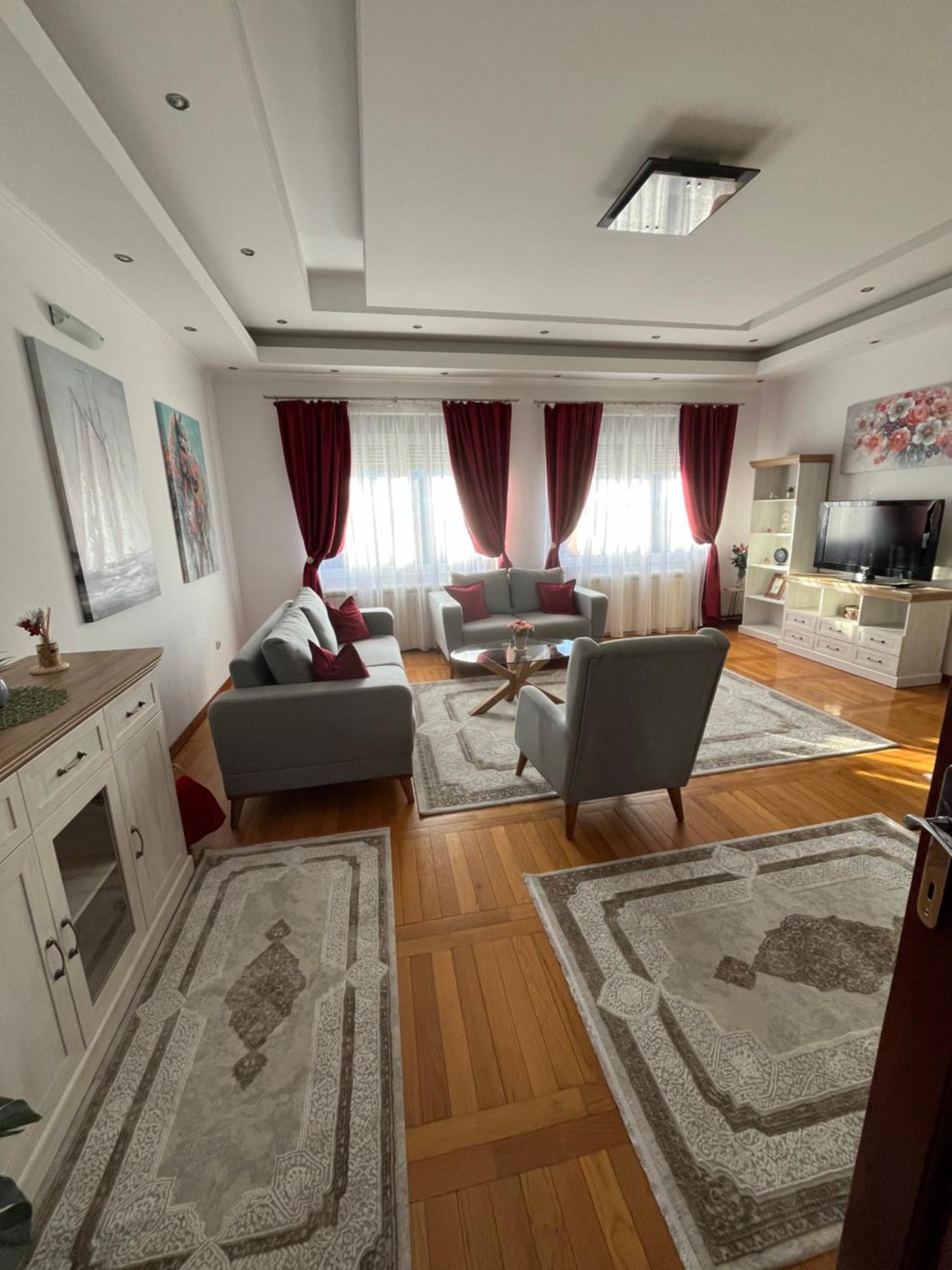 Airport Sky Lux Ii Apartment *